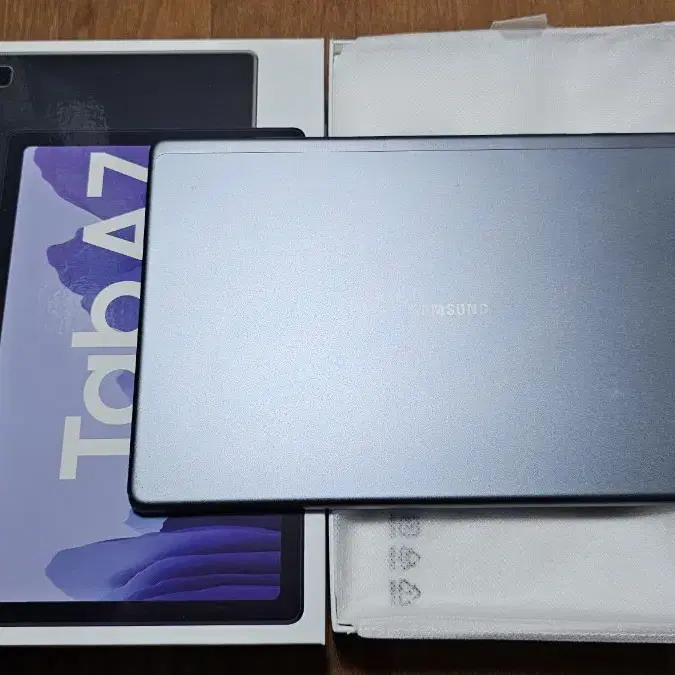 갤럭시탭A7 SM-T500 Wifi 64G 입니다.