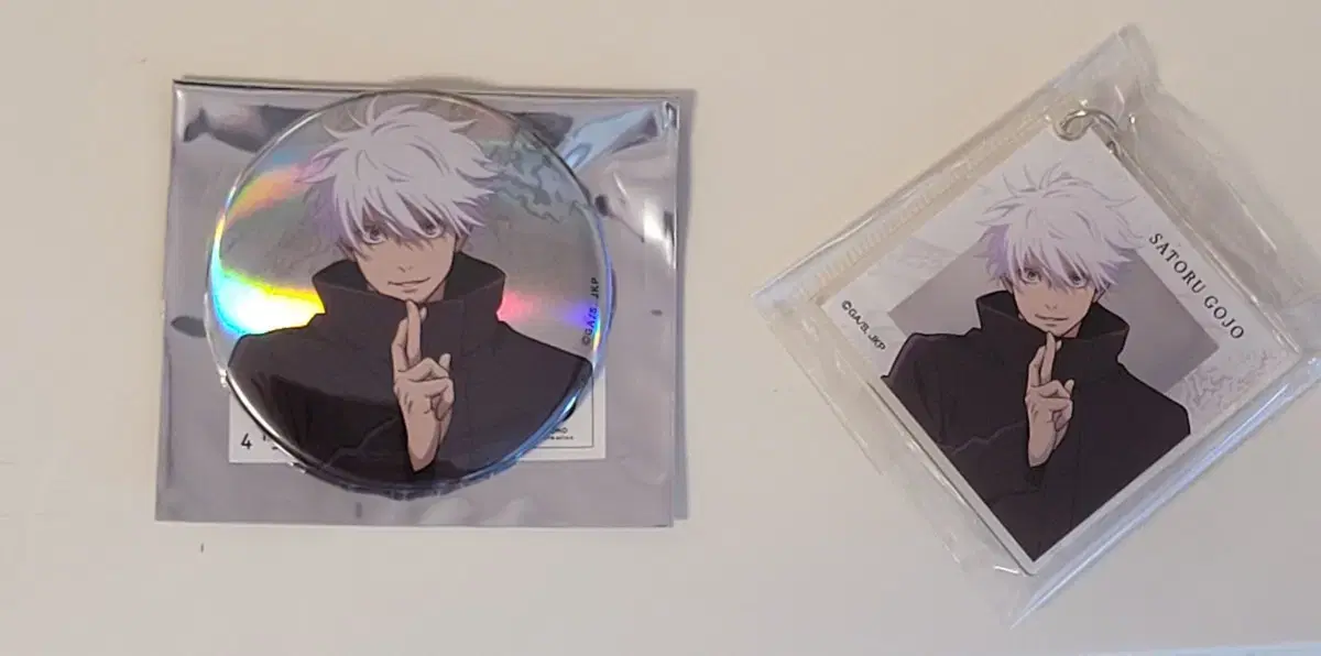 I'm selling my Shibuya CLIMAX Gojo badge and keyring 