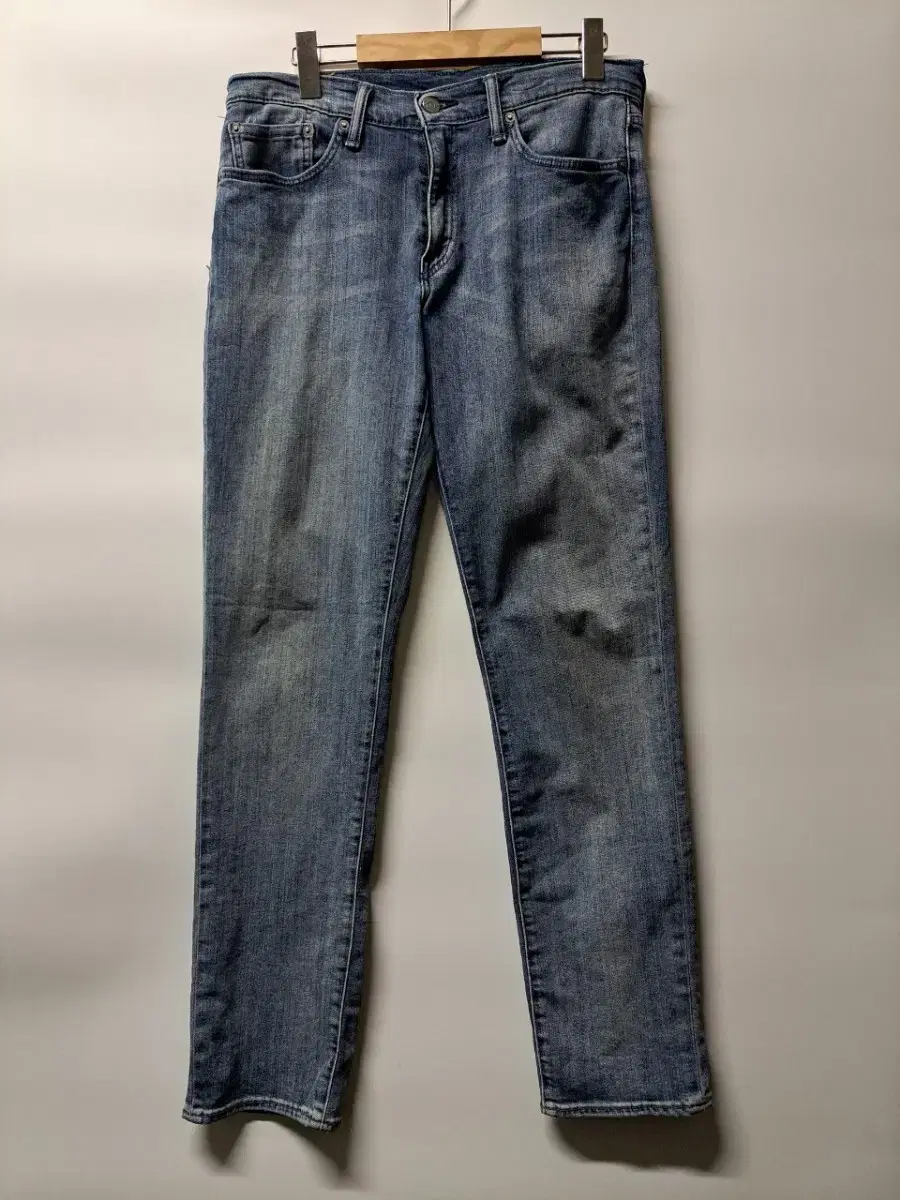 (32) Levi's 511 Span Straight Fit Jeans