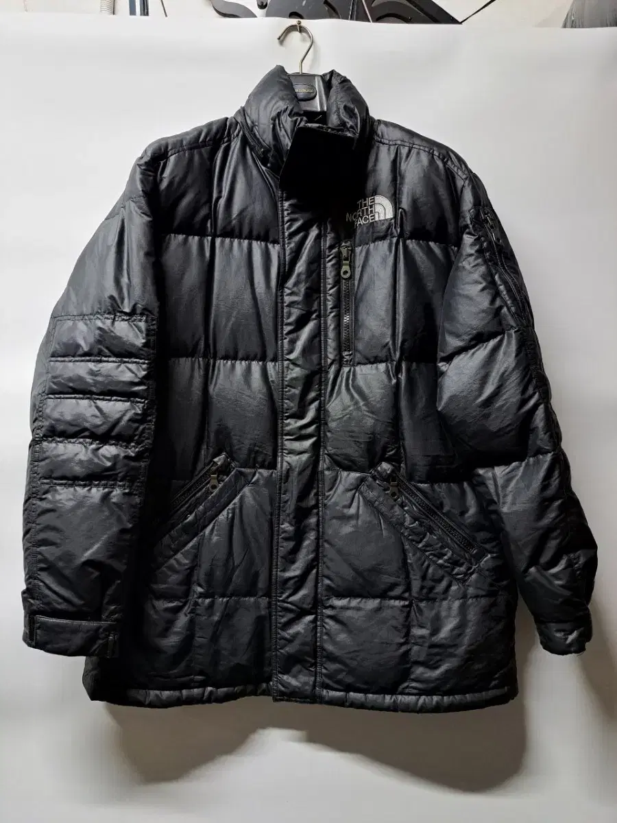 (L) The North Face 550-fill goose down padding