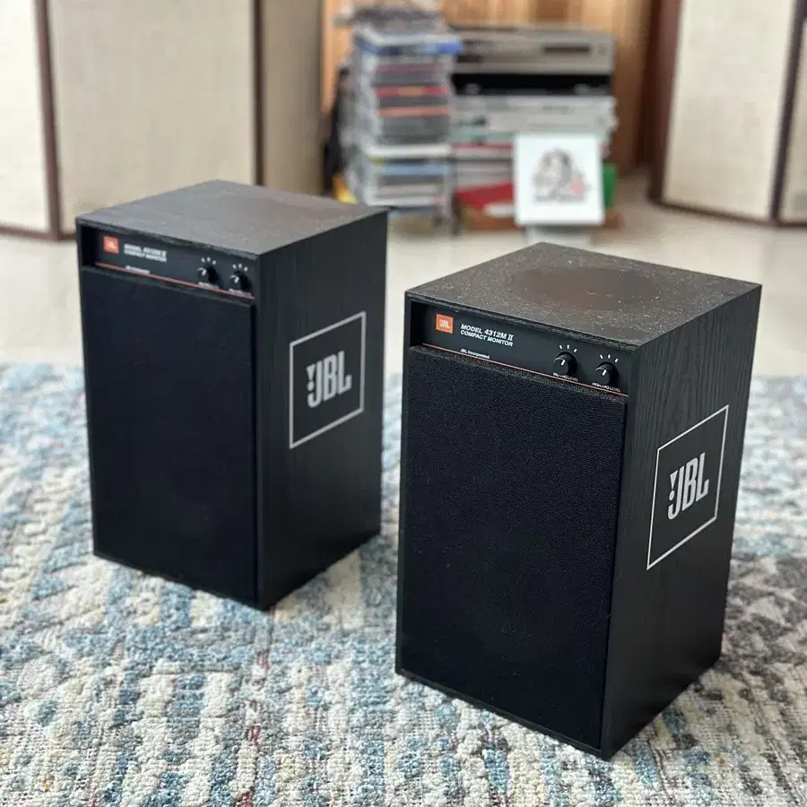 jbl 4312 m2 블랙 컬러 스피커 판매