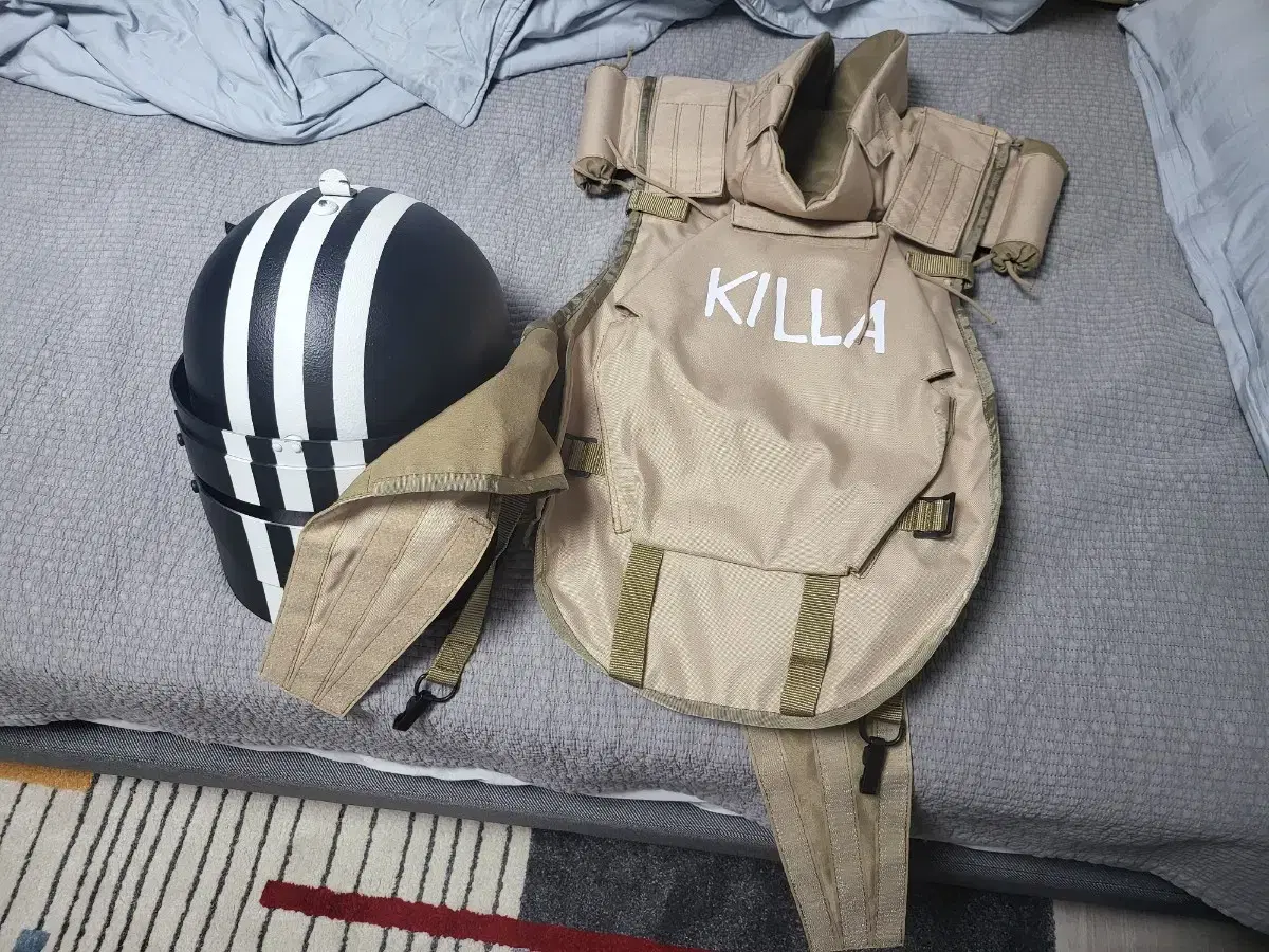 Tarkov Kila Helmet + Kila Gloves