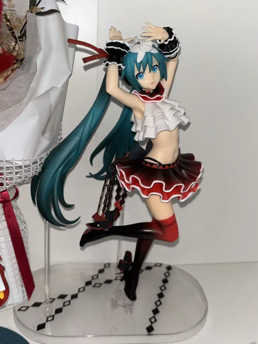 Pdiva Mikublesu Figures