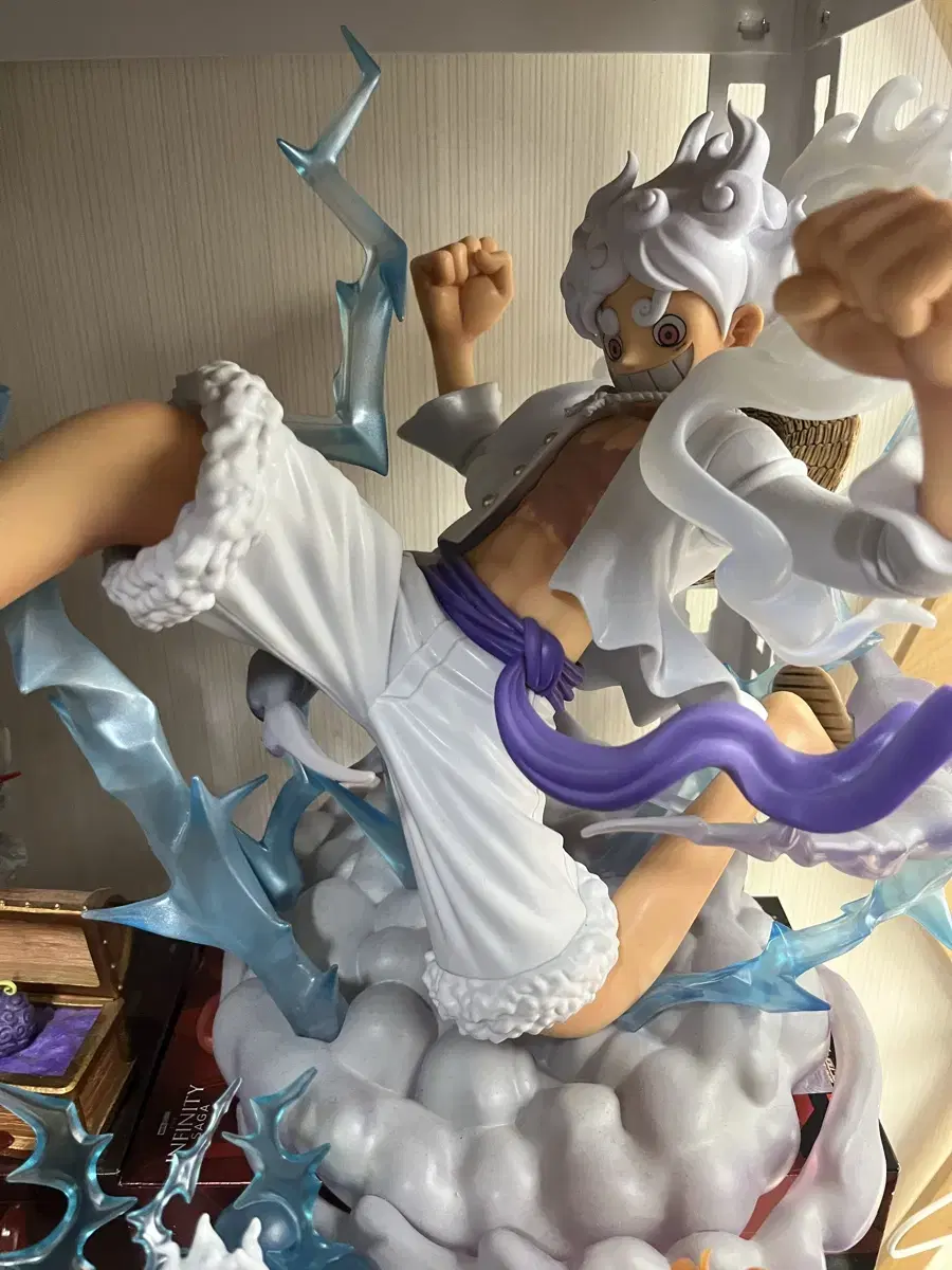 Vahn Atsuzero Luffy Nica First Lottery ONEPIECE Figures POP Resin