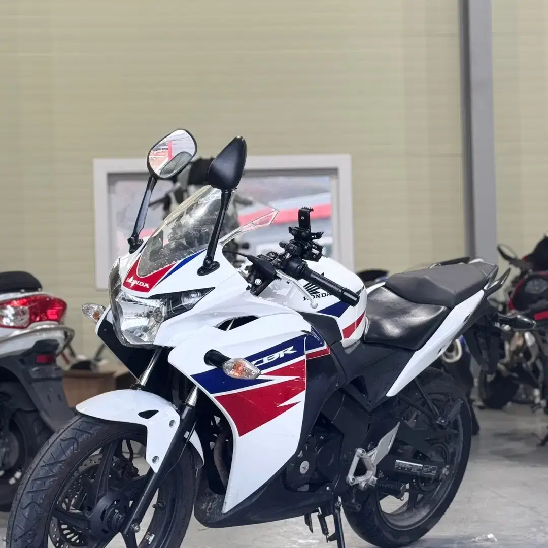 혼다 cbr125r 건담13년식 1만 순정차량 시세보다 저렴히 판매합니다