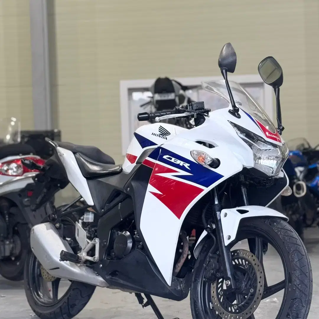 혼다 cbr125r 건담13년식 1만 순정차량 시세보다 저렴히 판매합니다