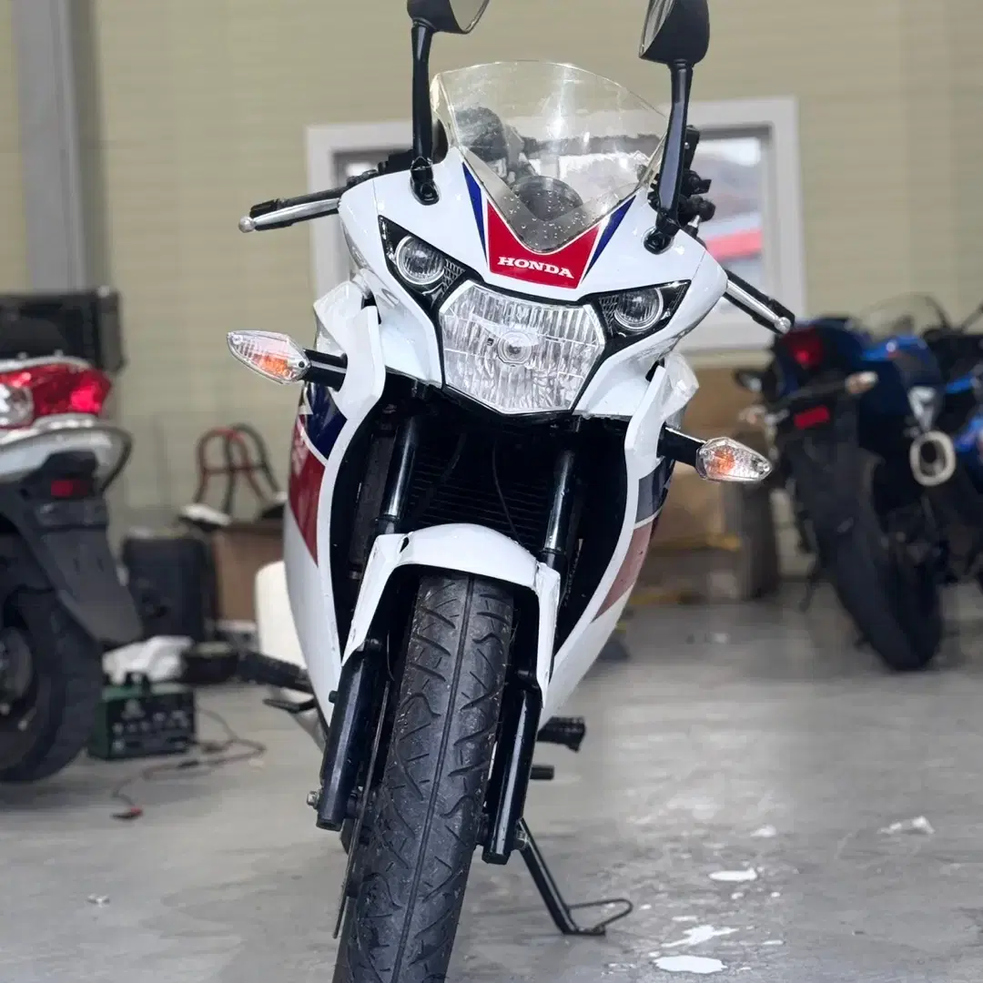 혼다 cbr125r 건담13년식 1만 순정차량 시세보다 저렴히 판매합니다