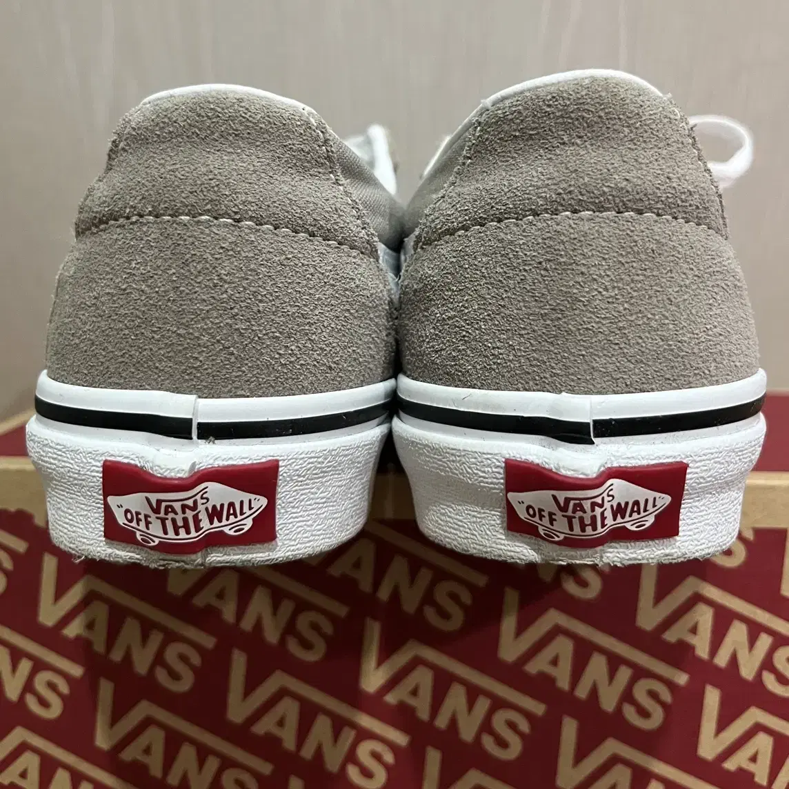 (반값택배무배)vans 반스 스웨이드 운동화 23.0CM /본인235