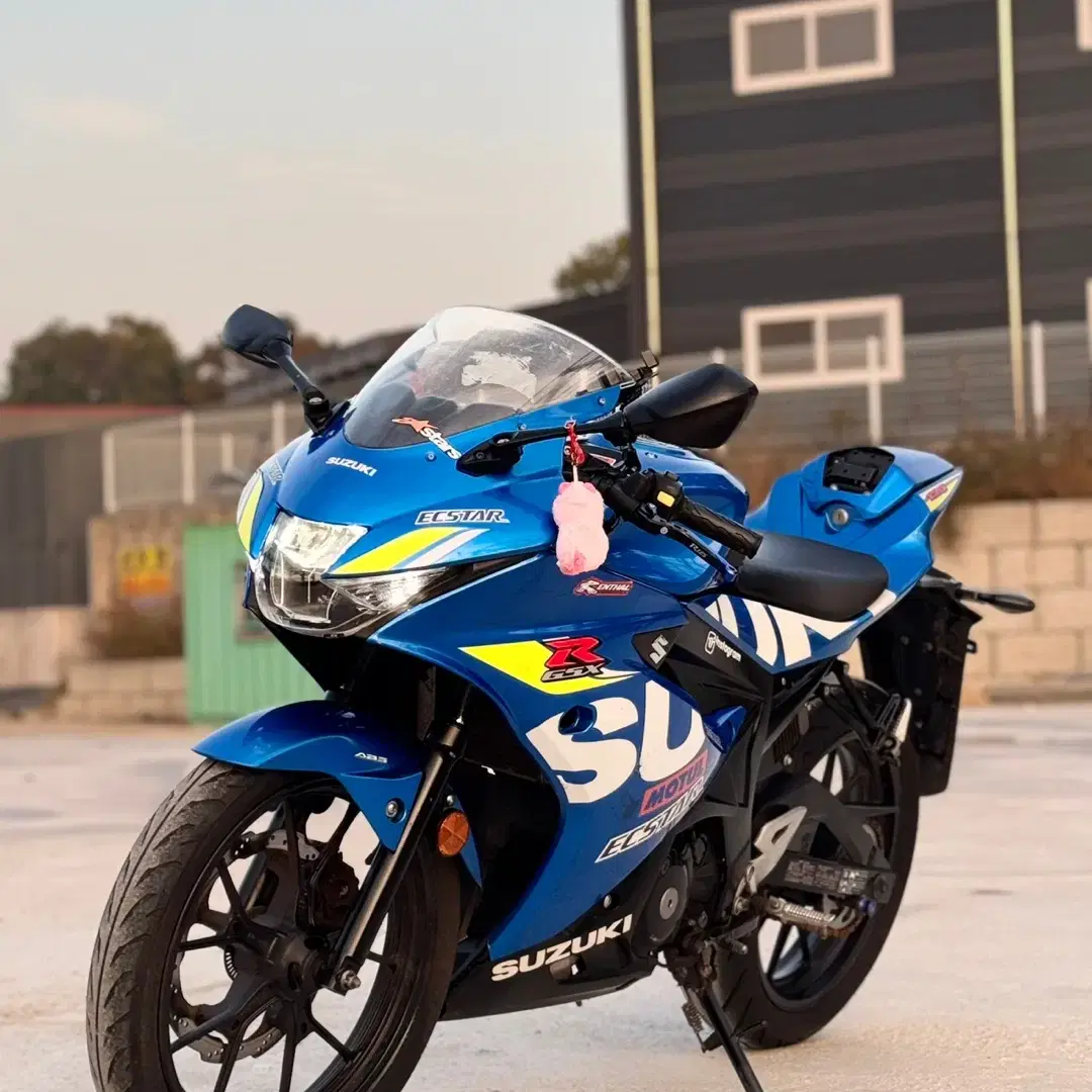 스즈키 gsx-r125 18년식 관리잘된차량 시세보다 저렴히 판매합니다.