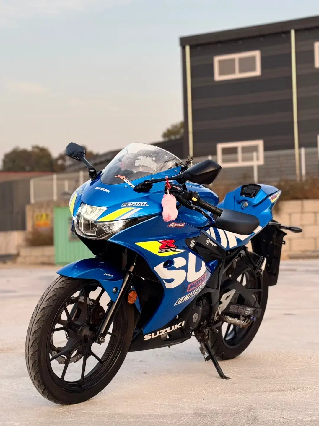 스즈키 gsx-r125 18년식 관리잘된차량 시세보다 저렴히 판매합니다.