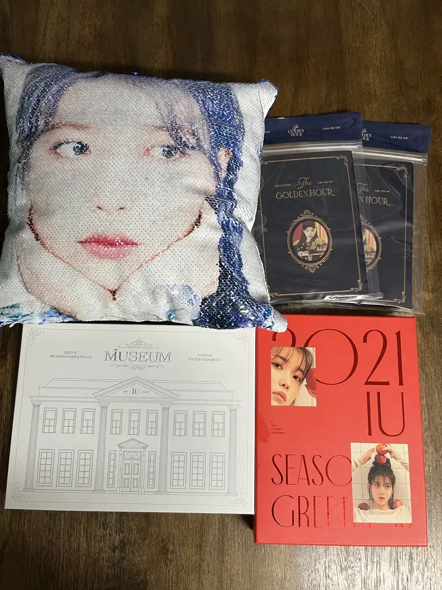 iu 21,23seasons greetings/magic cushion/golden hour mini photobook sold