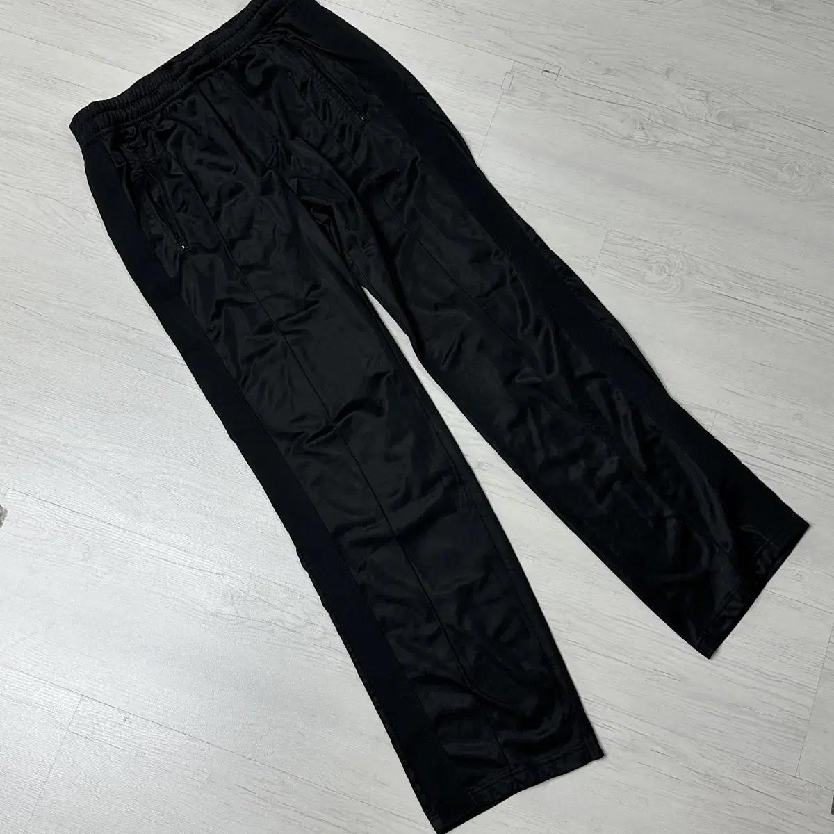 I'm selling a pair of Haregashi training pants.