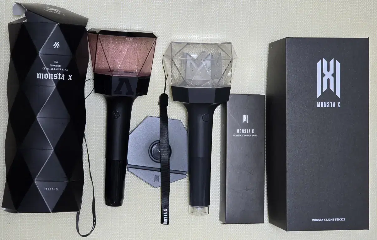 Monsta X lightstick Mondo versions 1 and 2 sell WTS