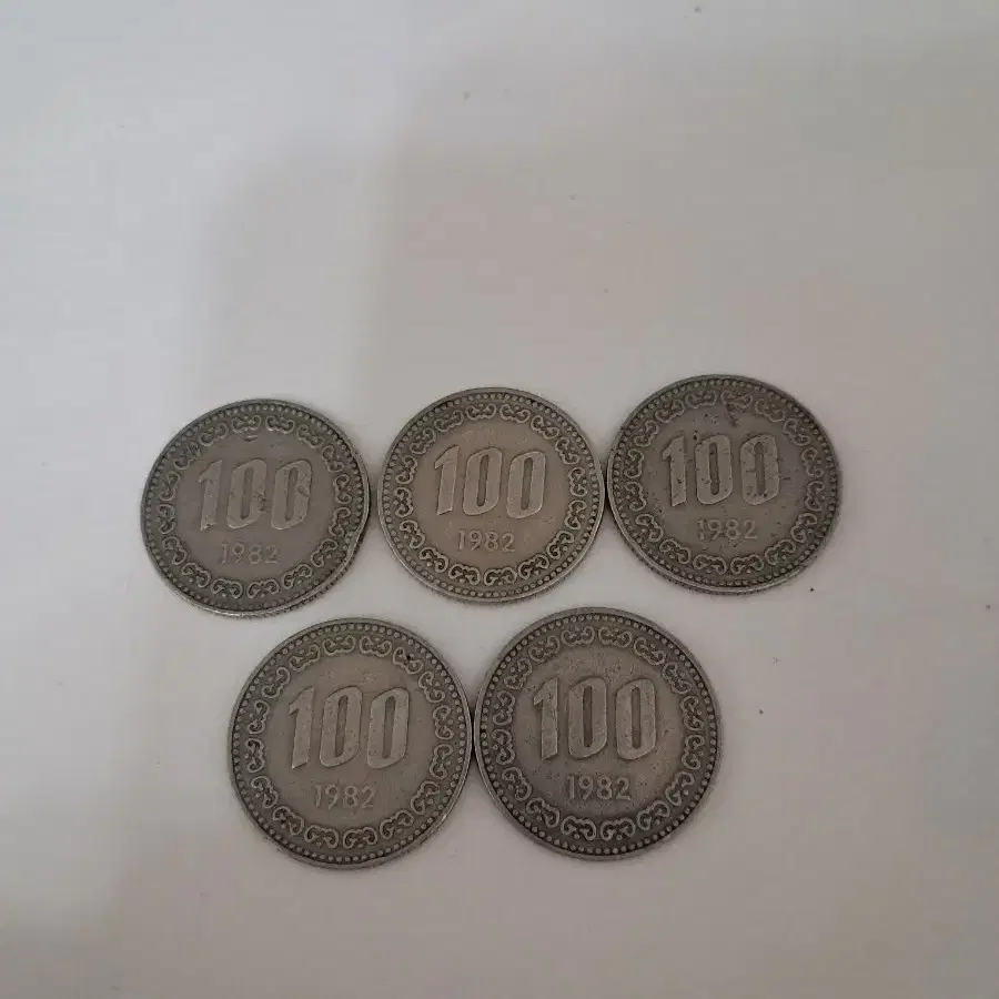 100원 1982년  5개