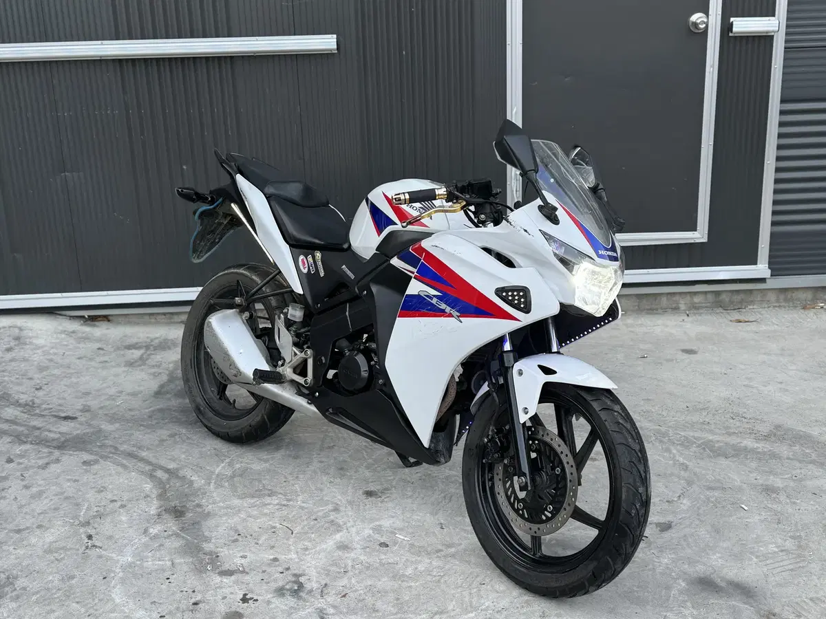 cbr125/12년 실매물 2만km 엔진최상급 차량 판매합니다.