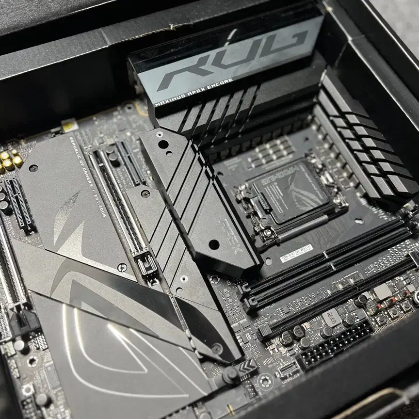 ASUS ROG MAXIMUS Z790 APEX ENCORE STCOM