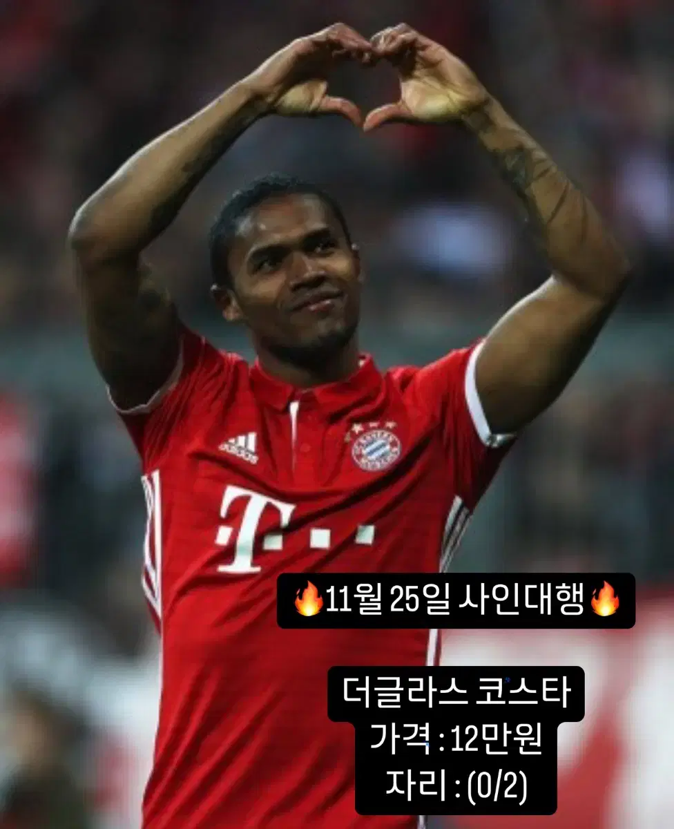 Douglas Costa's signature