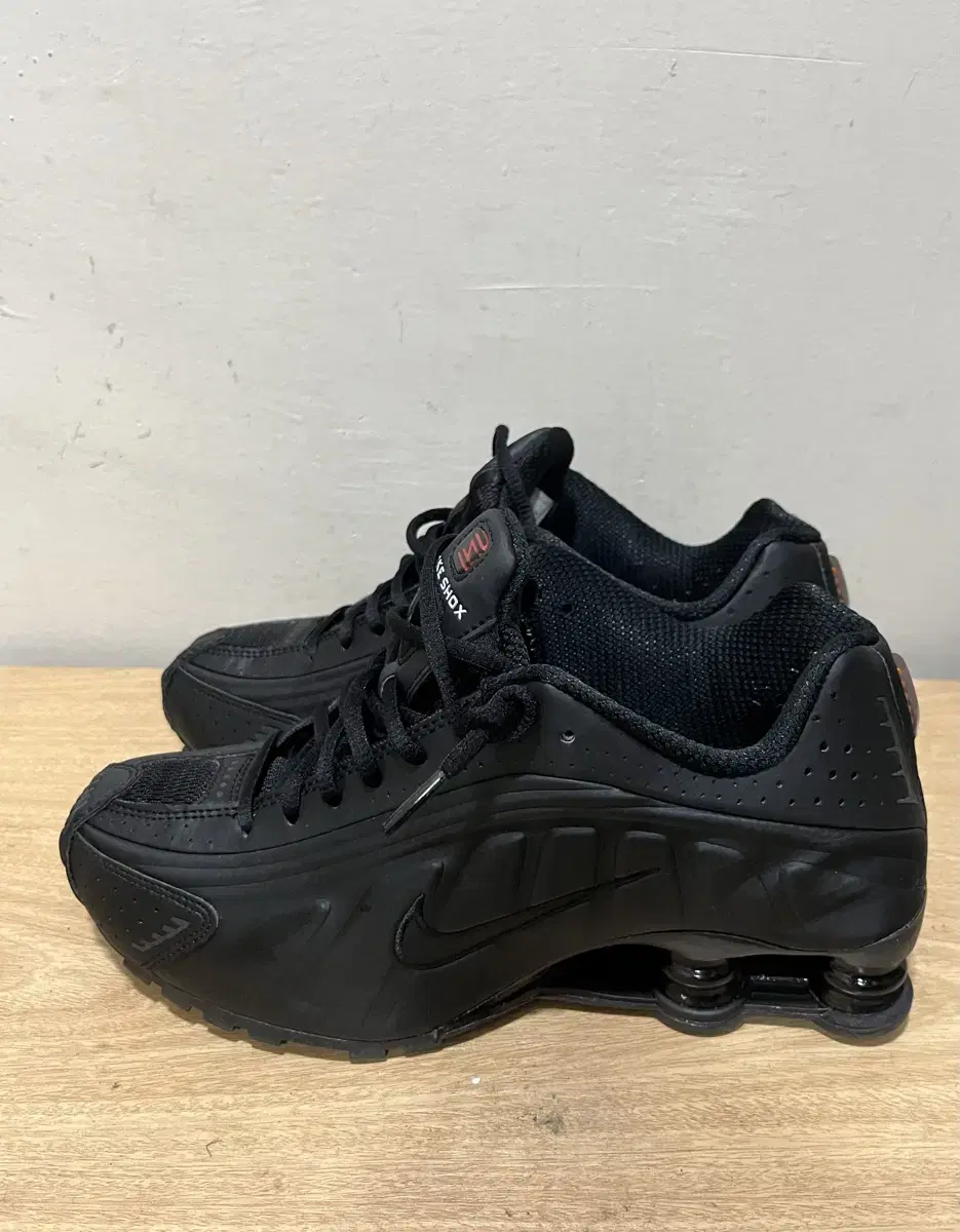 (W) Nike Shox R4 Black (W)250