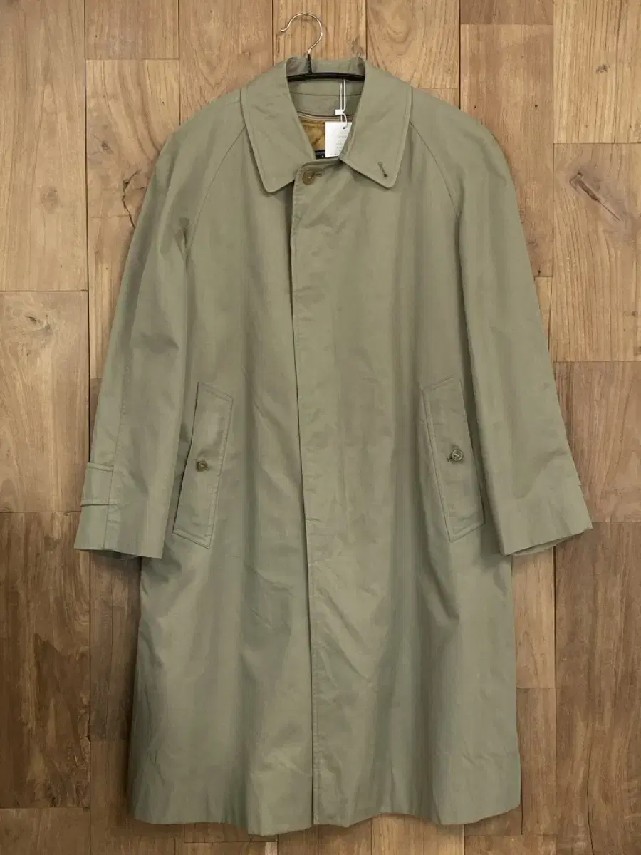 Burberry Trench Coat (B0172)