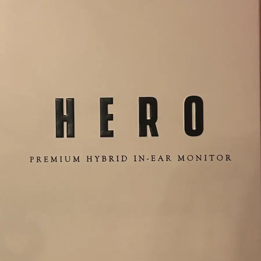 엠파이어 이어스 히어로 Empire ears hero