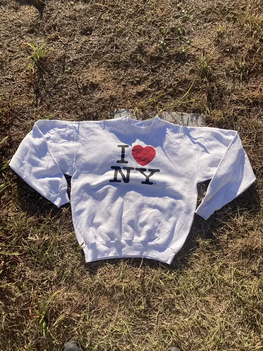 [105] old hanes sweat (I<3NY)