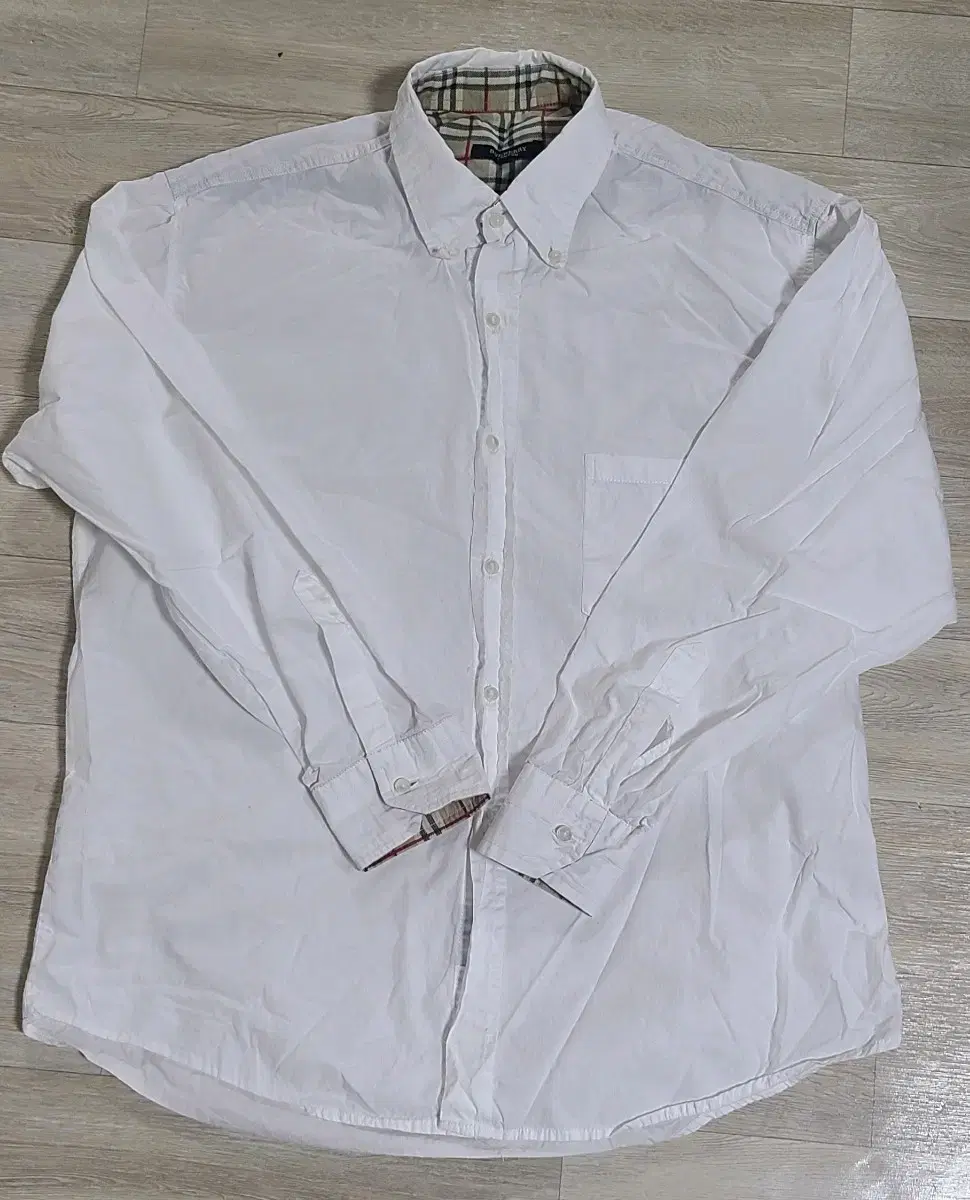 Burberry White Men's Shirt sells