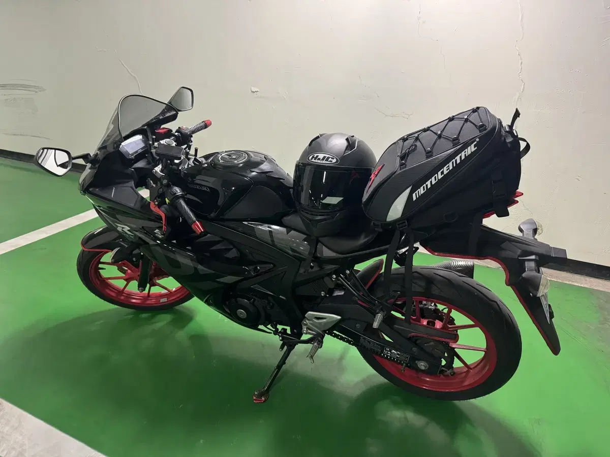 gsxr 125 검빨 Gsx-r 20년식