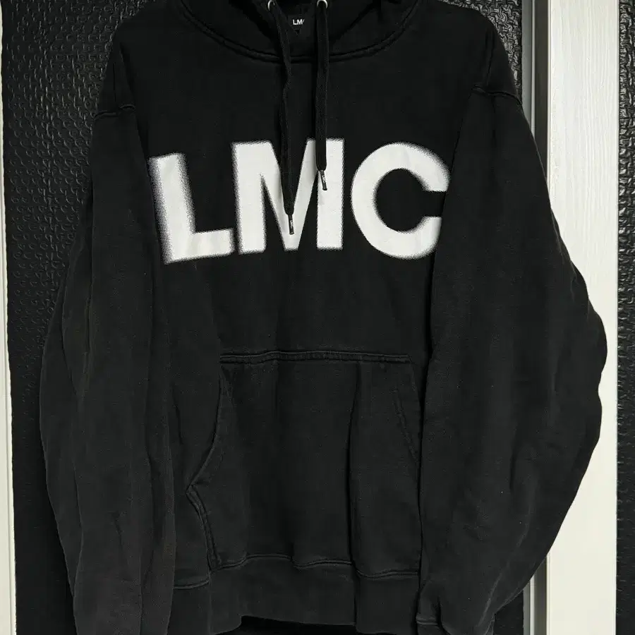 LMC 후드티