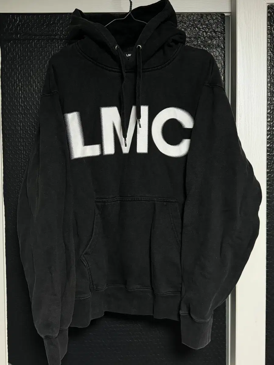 LMC 후드티