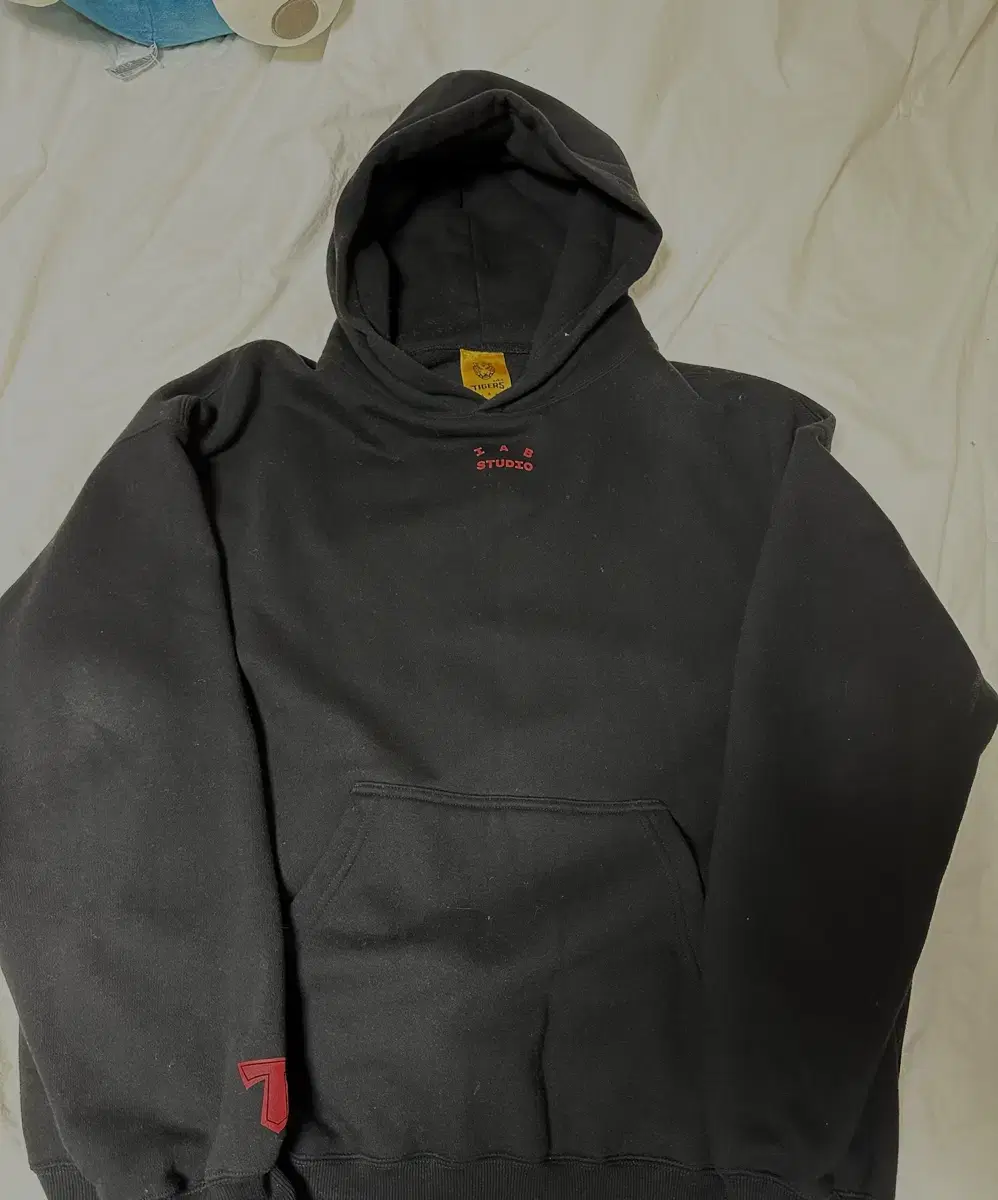 Selling Kia Tigers iApp Hoodies