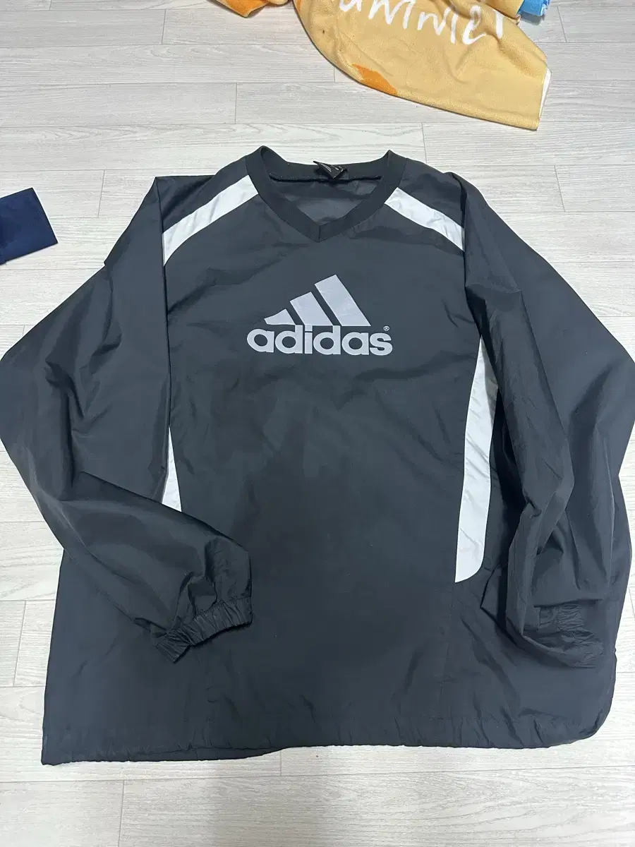 [L] Adidas Big Logo Black Warm Up