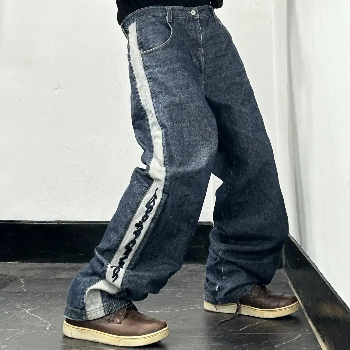 Roots Old School Side Lettering Wide Denim Pants