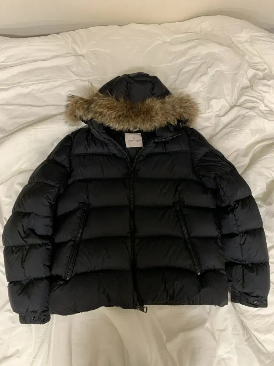 Sells Moncler / Moncler Mark (Maya), Perfumerie