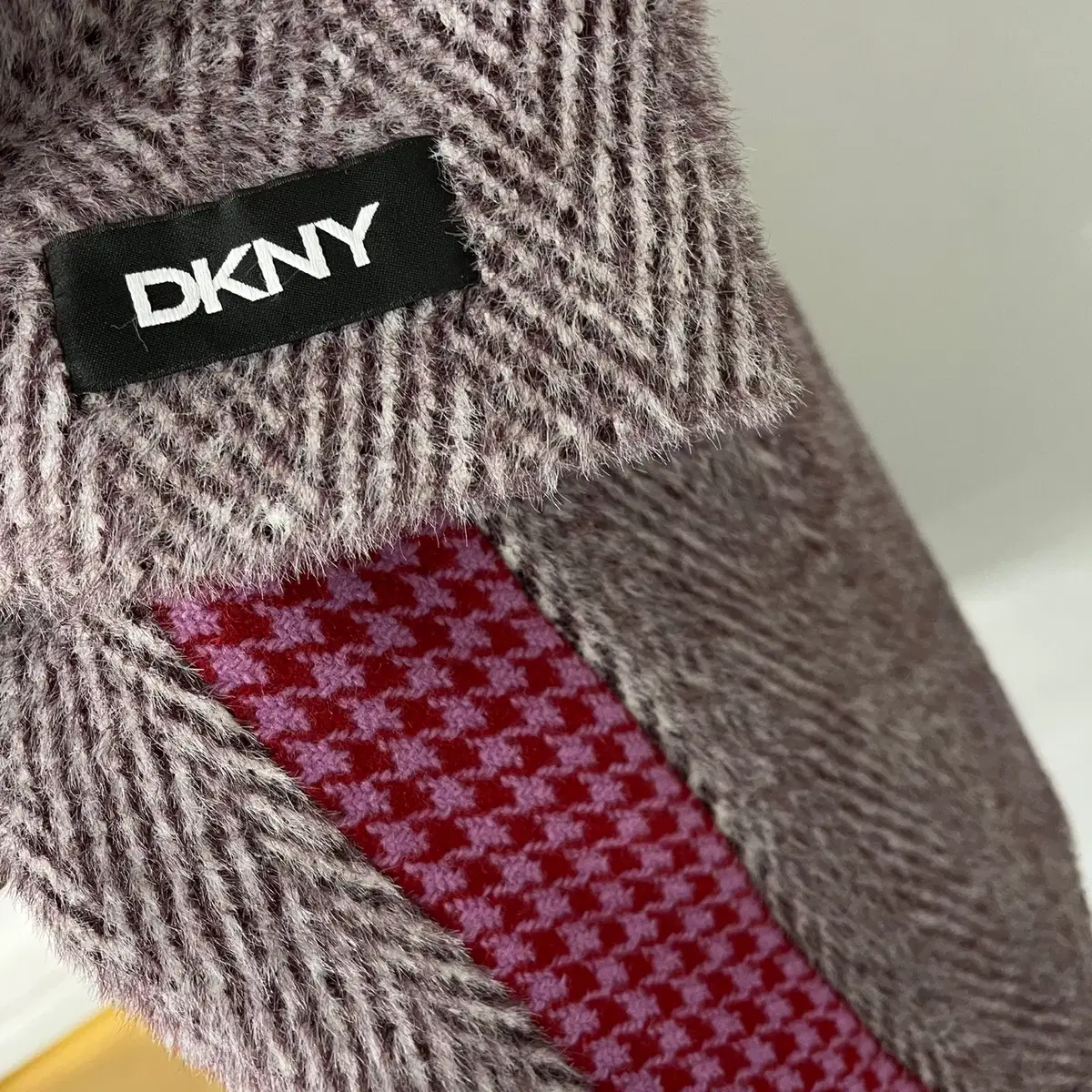 DKNY 로고 패치 헤링본 코트