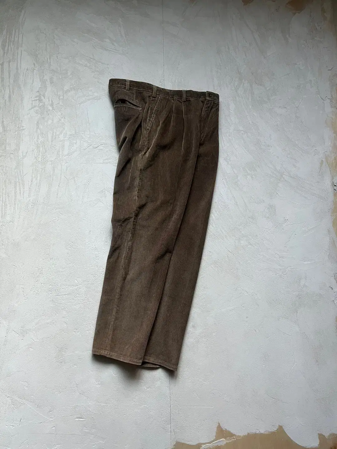 38) Vintage Two-Tuck Corduroy Pants