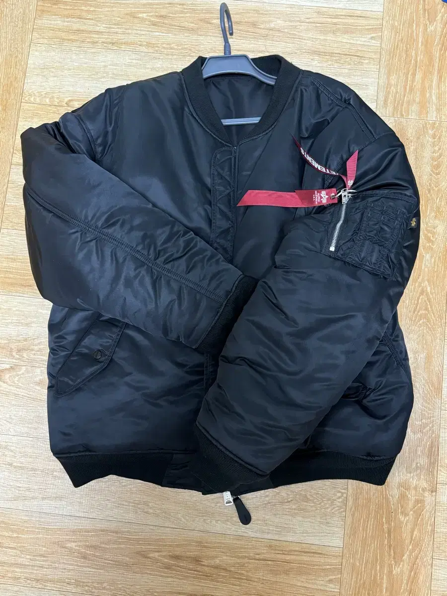 FW18 Vetements x Alpha New Black MA-1 Jacket Bloomingdale's Padded