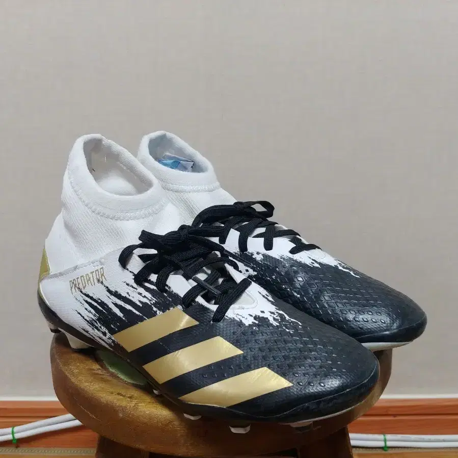 240 / ADIDAS (아디다스) 정품 주니어 프레데터 축구화 풋살화