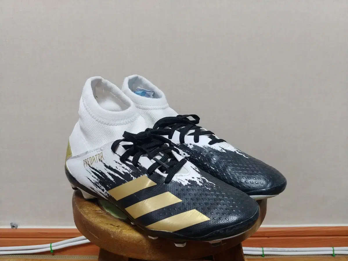 240 / ADIDAS (아디다스) 정품 주니어 프레데터 축구화 풋살화