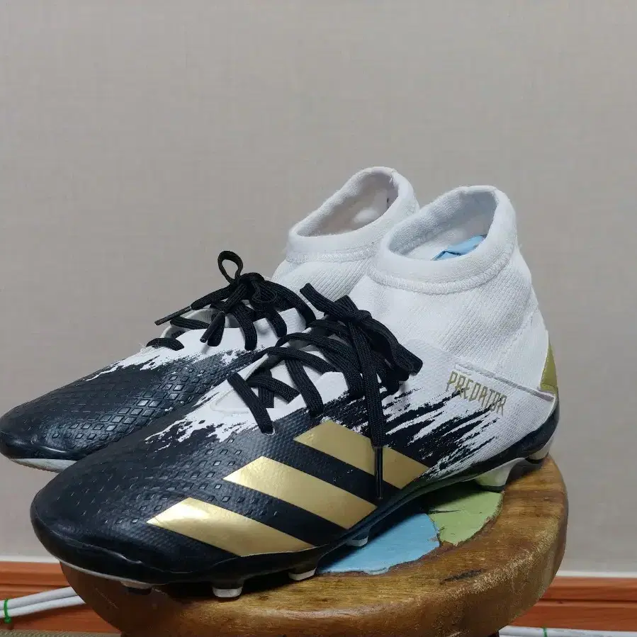 240 / ADIDAS (아디다스) 정품 주니어 프레데터 축구화 풋살화