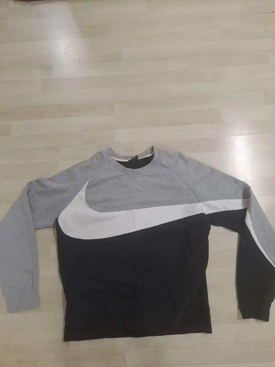 Nike Swoosh Man-to-Man Gray