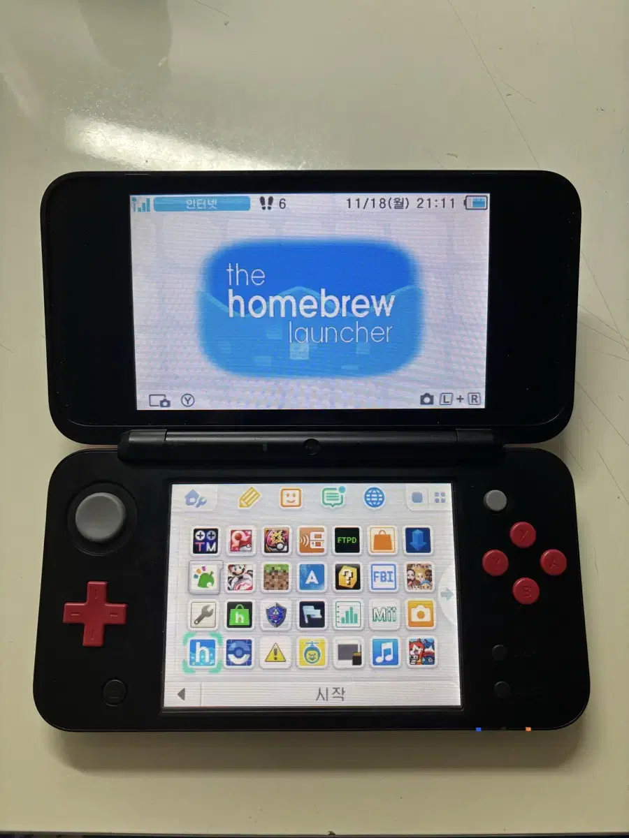 닌텐도 2ds xl ( 충전기 sd 리더기 튀동숲칩 동봉)