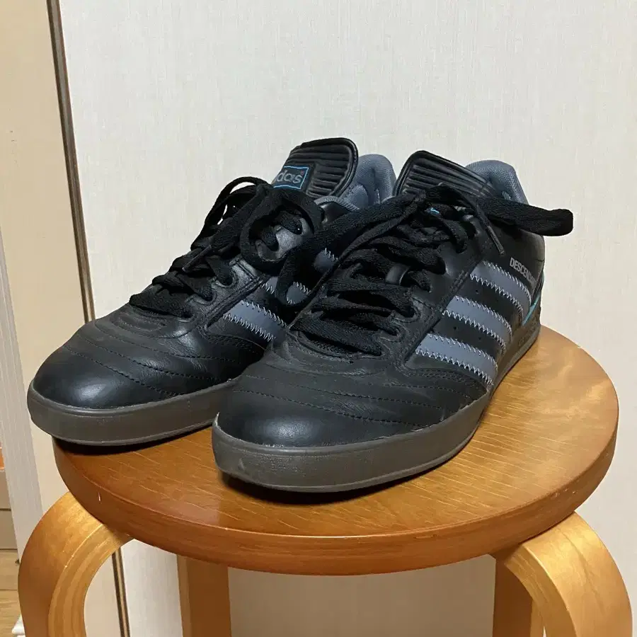 descendant x adidas crustar