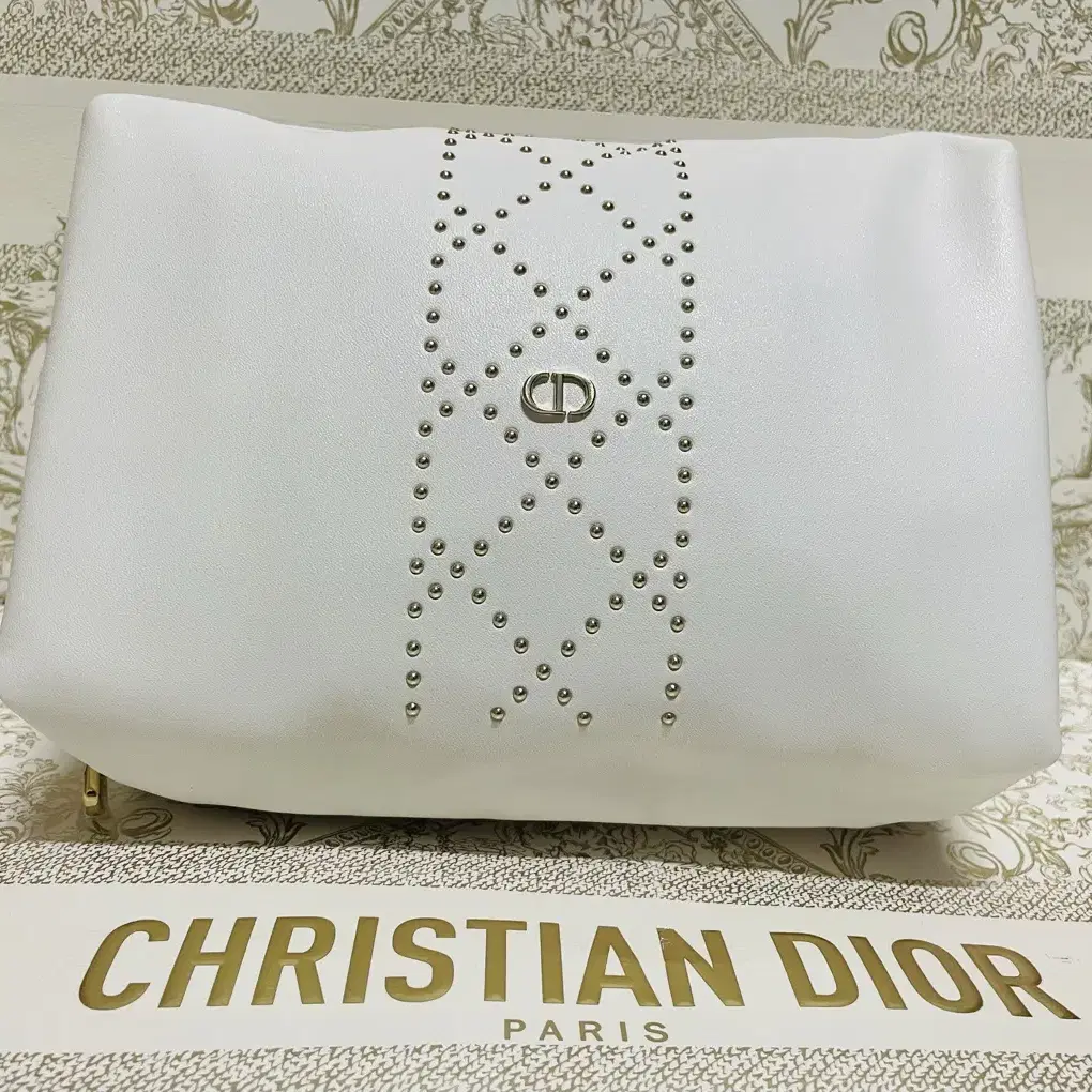 DIOR 디올 화이트 파우치