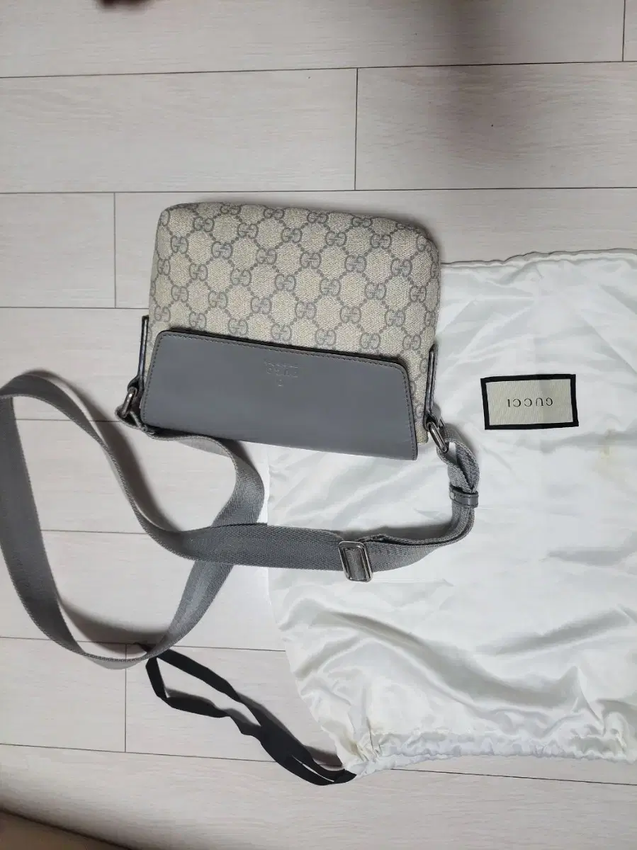 Genuine) Quick saleConditionGood!Gucci Eden Supreme Canvas Flap Messenger Crossbody Bag GucciBag