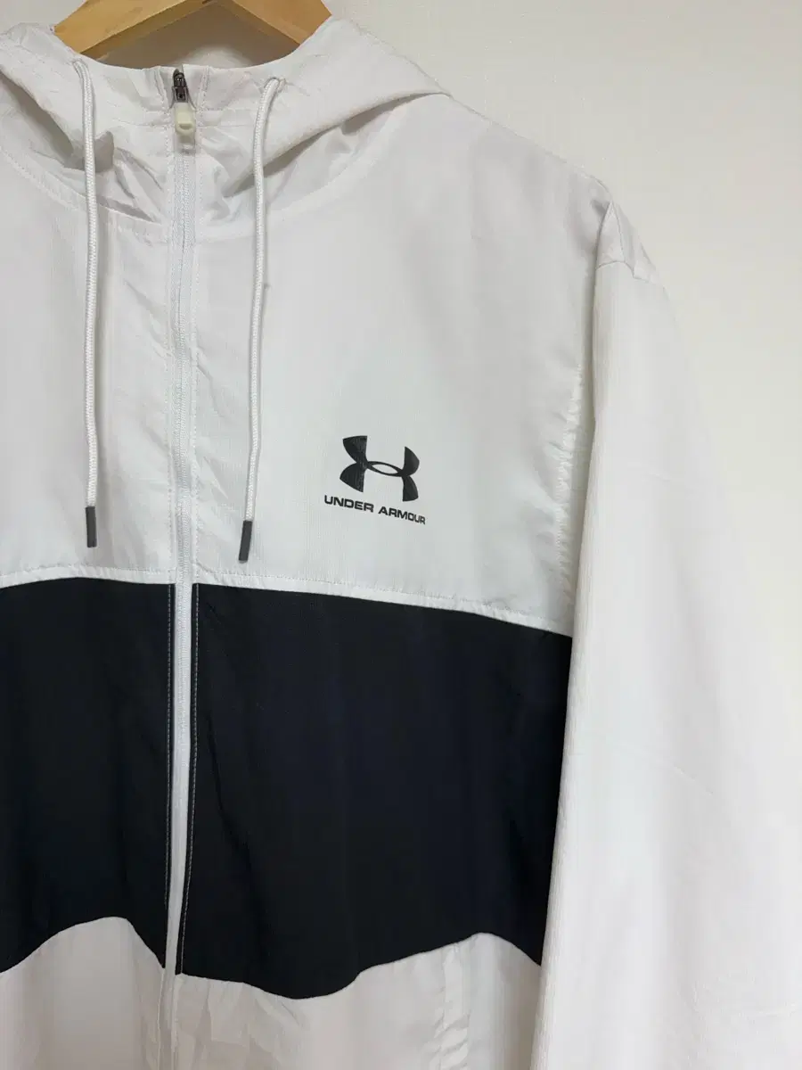 Under Armour Whitetone Windbreaker Jacket