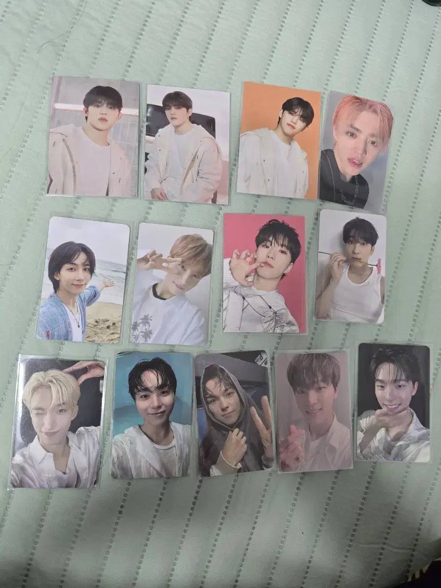 SeventeenSell photocards