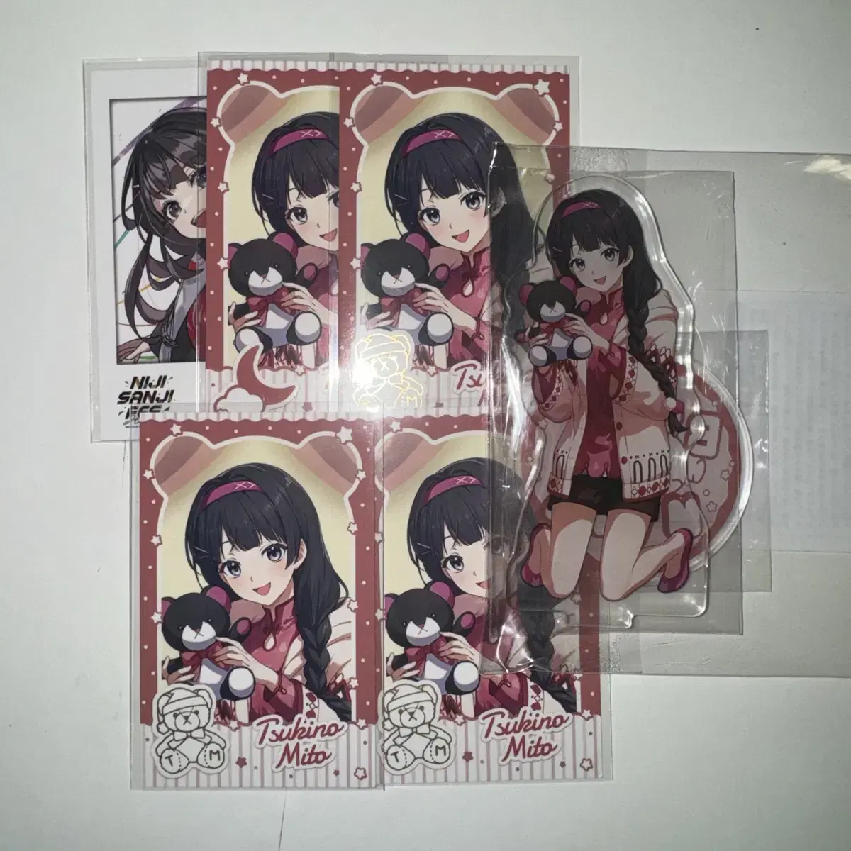 NIJISANJI Tsuki no Mito Nijibear acrylic Cheki wts Sells