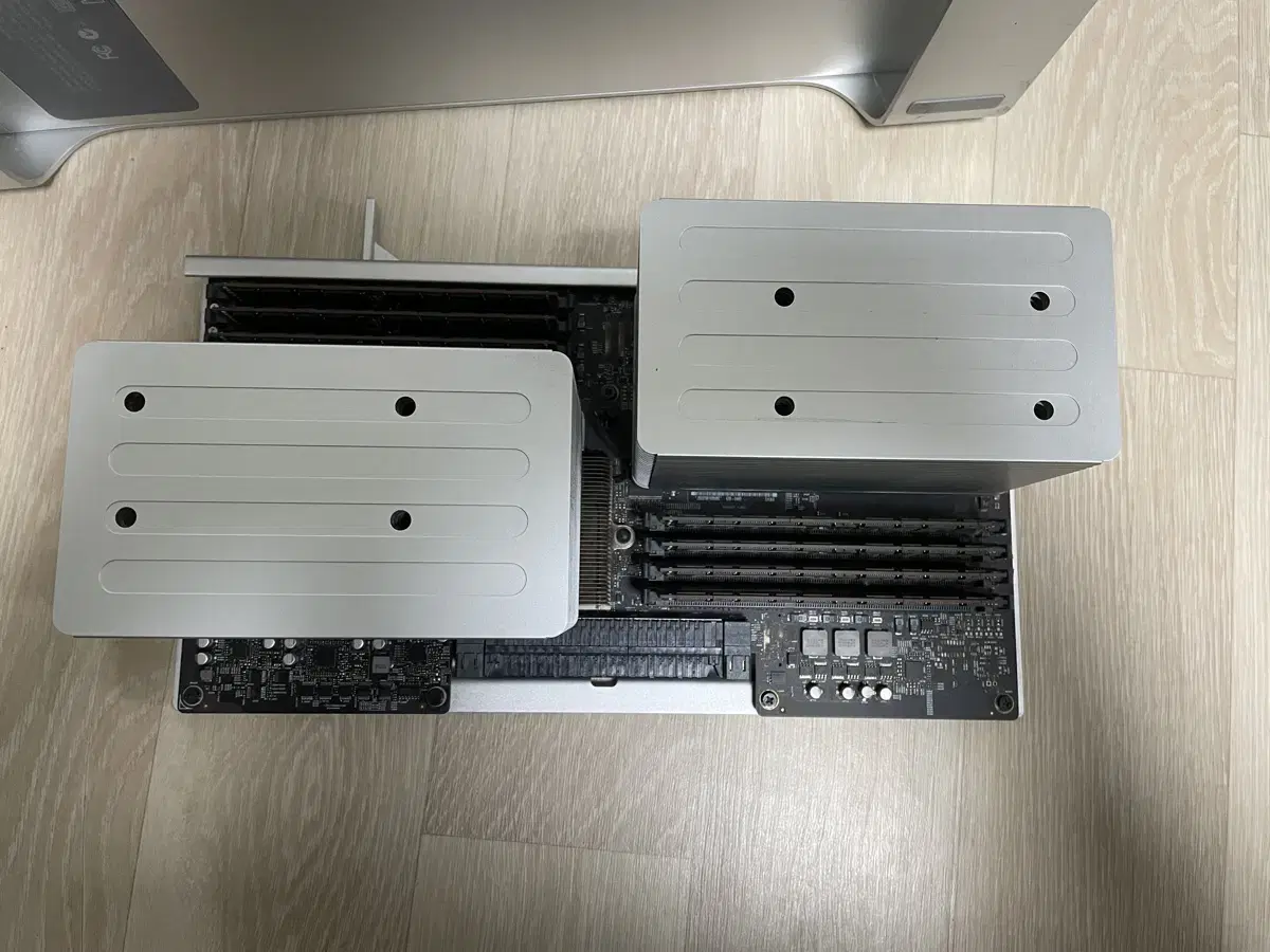 2012년 Mac Pro 5,1 맥프로 CPU tray 트레이