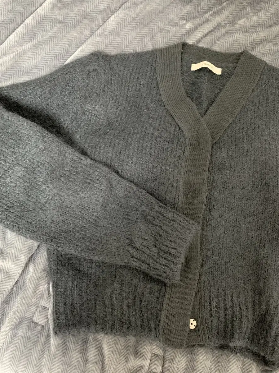 Amimento Granma Cardigan Charcoal