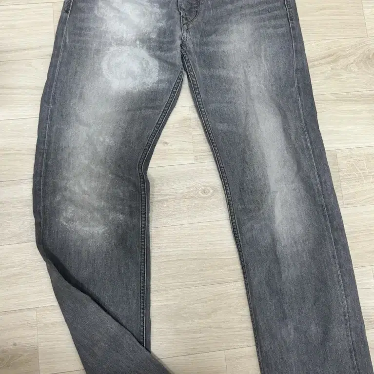 Diesel viker regular straight gray jeans